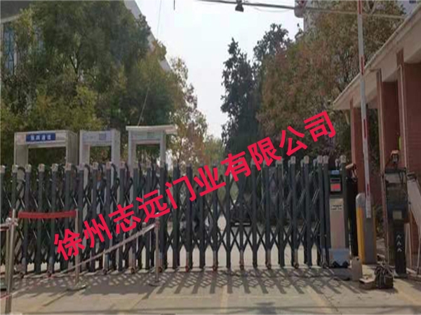 某工厂选择徐州志远门业有限公司电动伸缩门