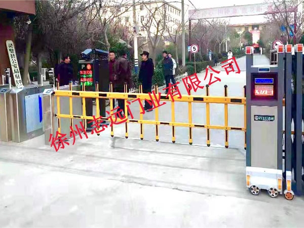 灵璧县游集初级中学安装徐州志远门业有限公司的电动门产品